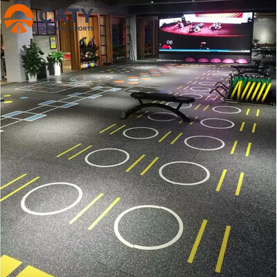 سیستم کف ورزشگاهی کاربردی متنوع، با مناطق جذب شوک، وزنه برداری و قلبی ادغام شده است