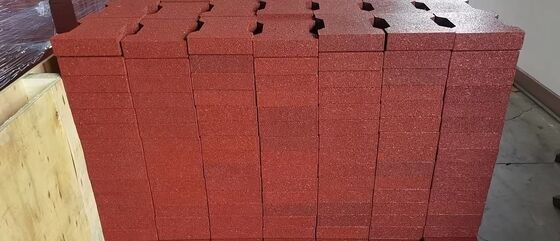 کفپوش‌های لاستیکی درهم تنیده و سیستم‌های کفپوش انعطاف‌پذیر طراحی شده برای محیط‌های صنعتی و تفریحی سنگین